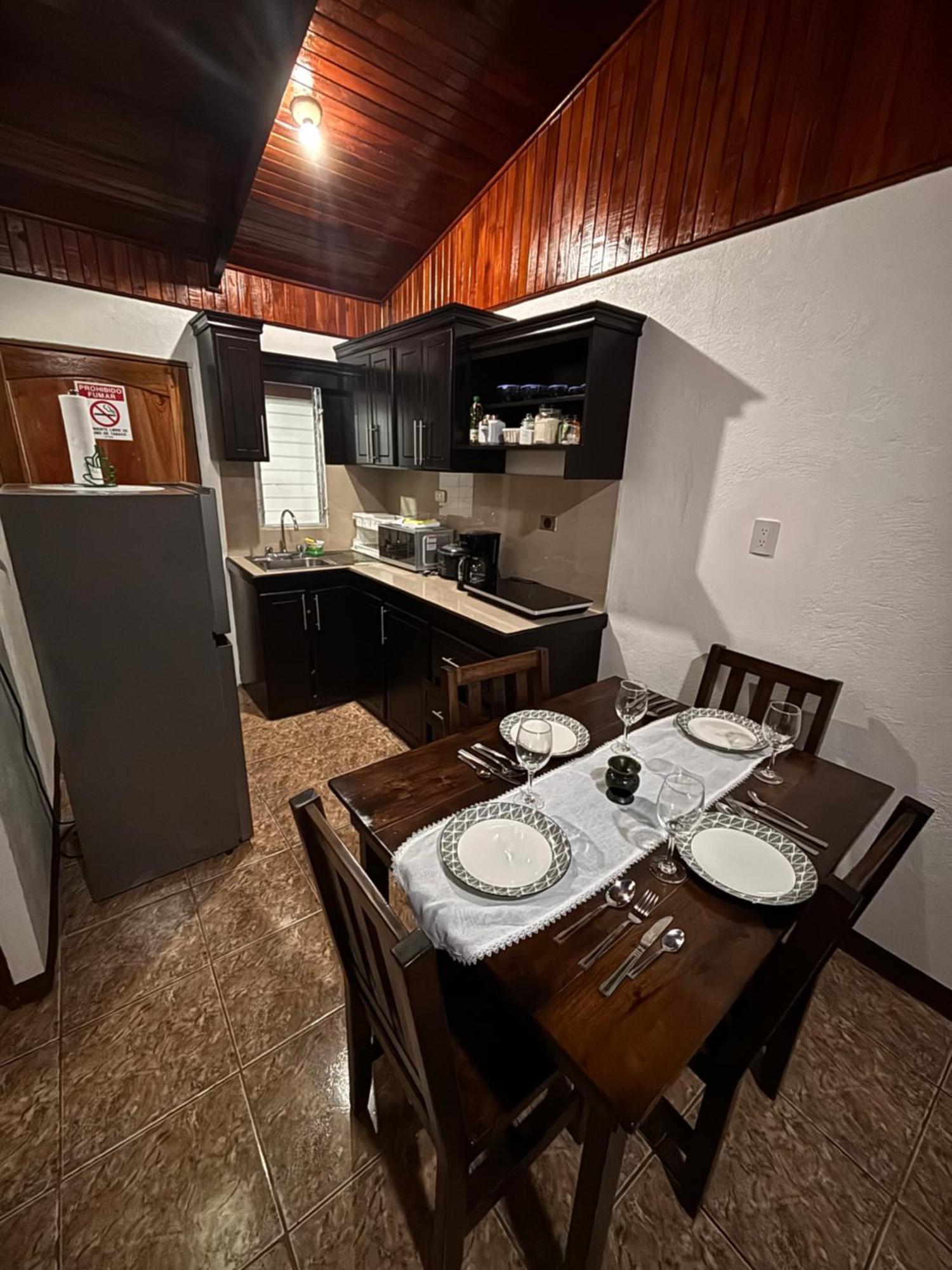 Apartamentos Maily La Fortuna Luaran gambar