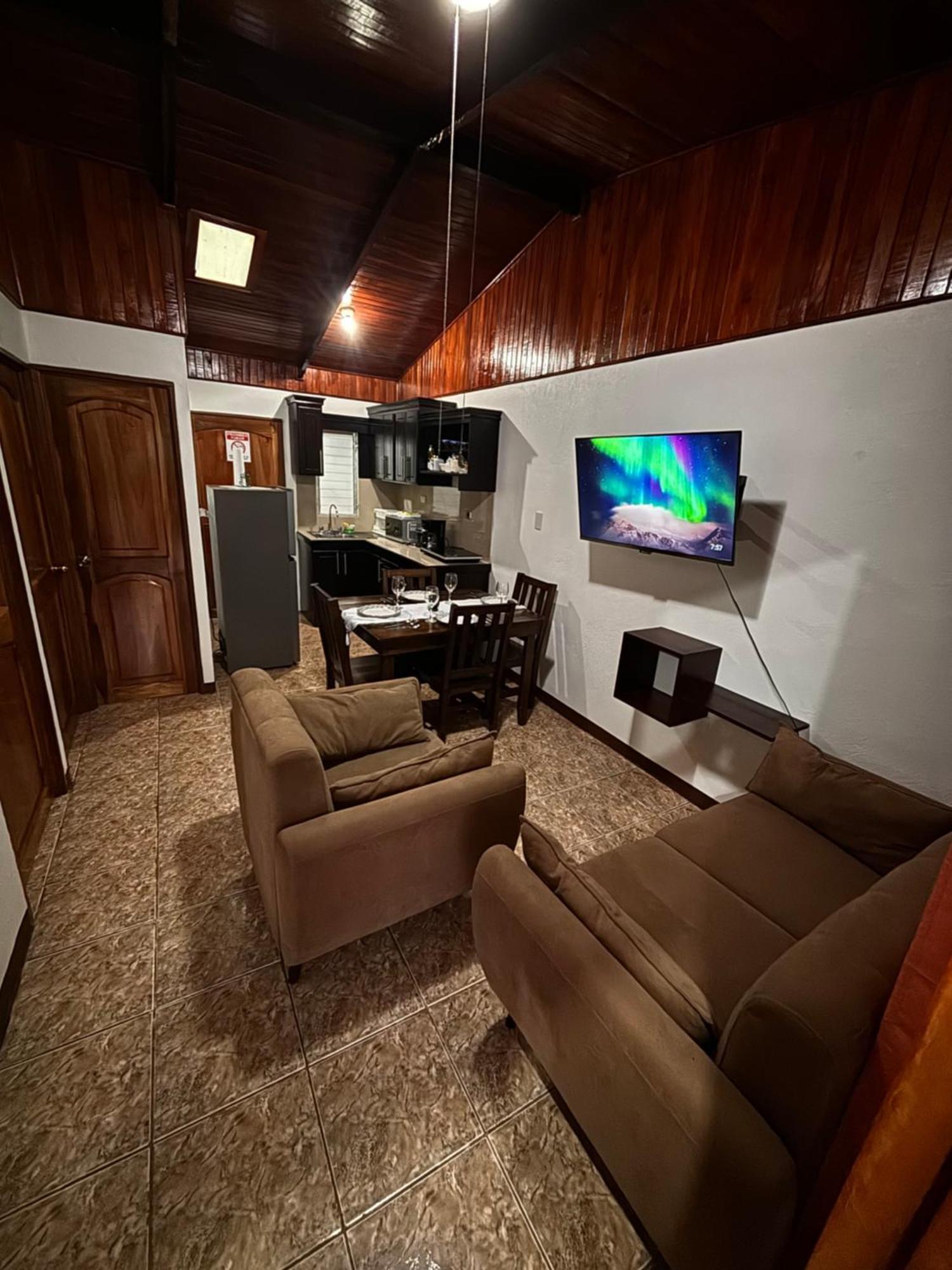 Apartamentos Maily La Fortuna Luaran gambar